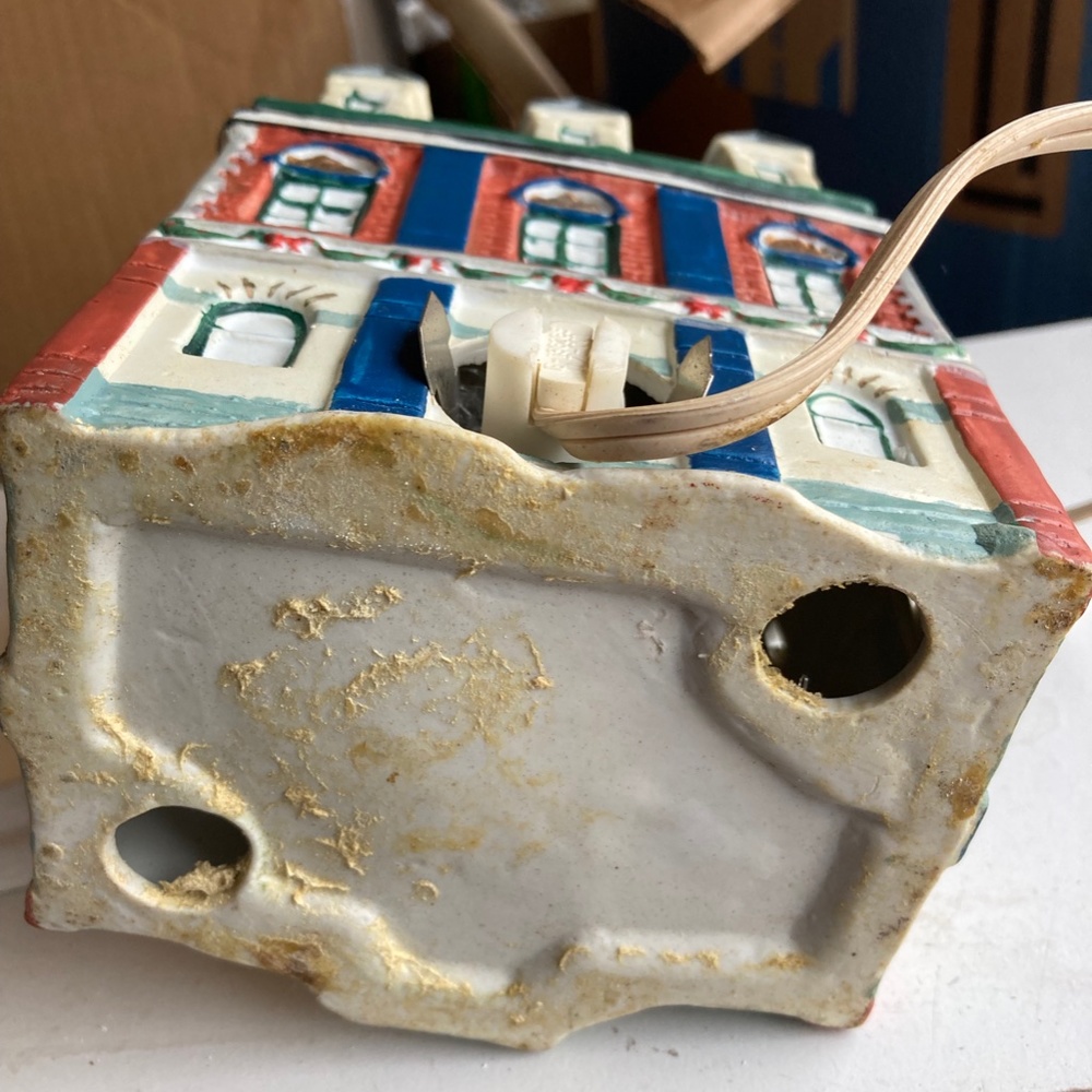 Ceramic Lighted Hotel House - Picture 5 of 5
